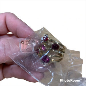 Avon faux stacked ring size 8 NIB purple/red/pink stones in bold goldtone